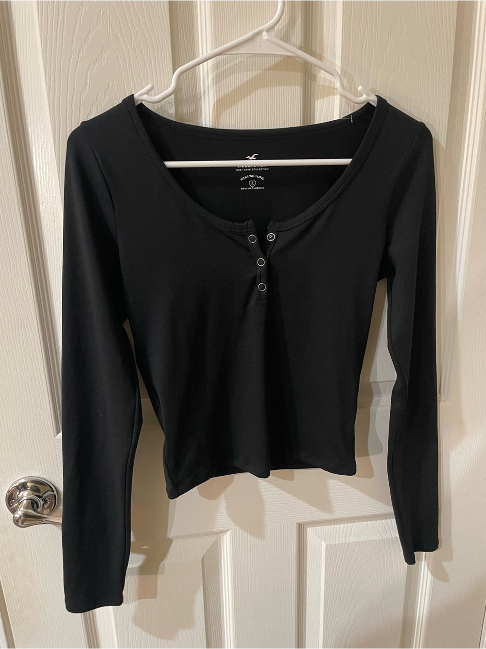 Hollister Black Long-Sleeve Henley Crop Top